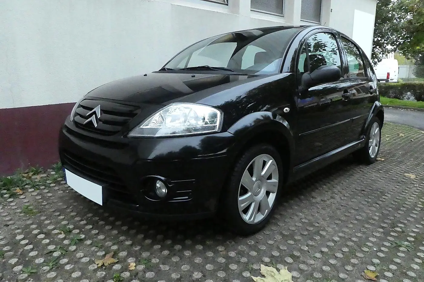 Citroën C3 noire de trois quarts avant
